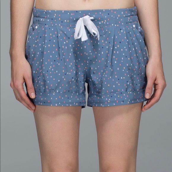 lululemon breakaway shorts